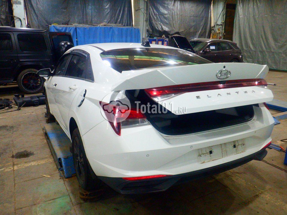 Фото Hyundai Elantra 2