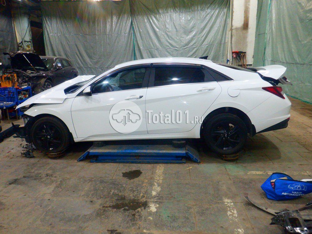 Фото Hyundai Elantra 8