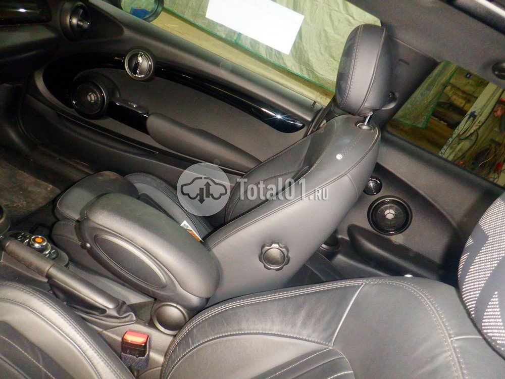 Фото MINI John Cooper Works 64