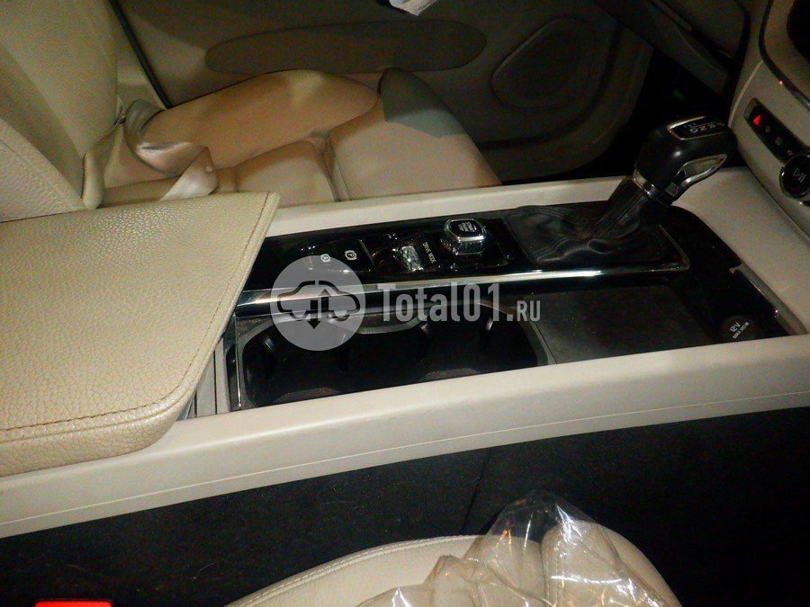 Фото Volvo XC60 26