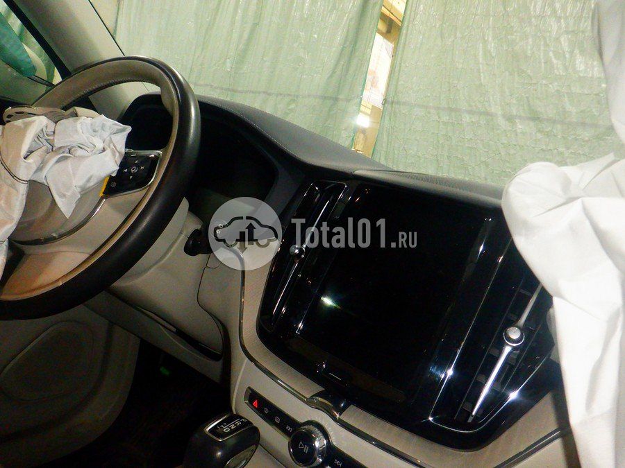 Фото Volvo XC60 28