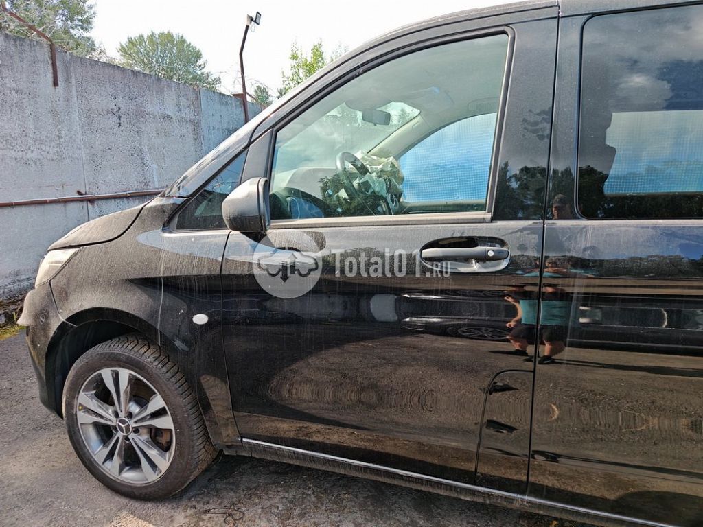 Фото Mercedes-Benz Vito 106