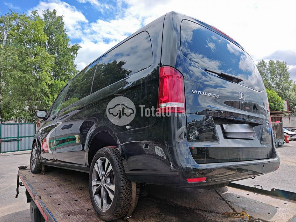 Фото Mercedes-Benz Vito 130