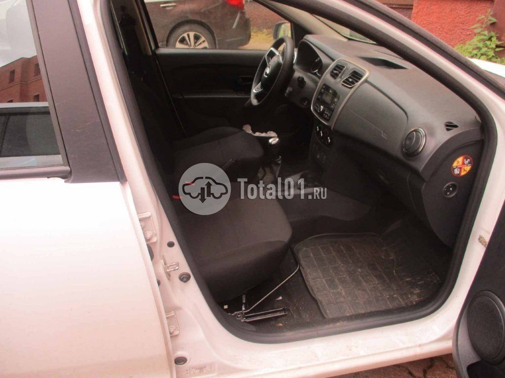 Фото Renault Logan 74