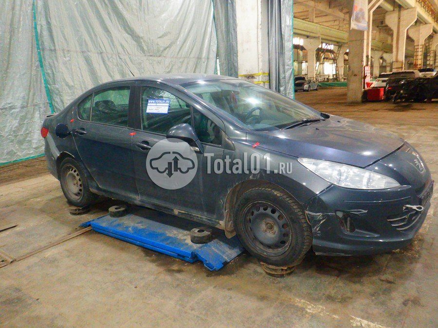 Фото Peugeot 408 10