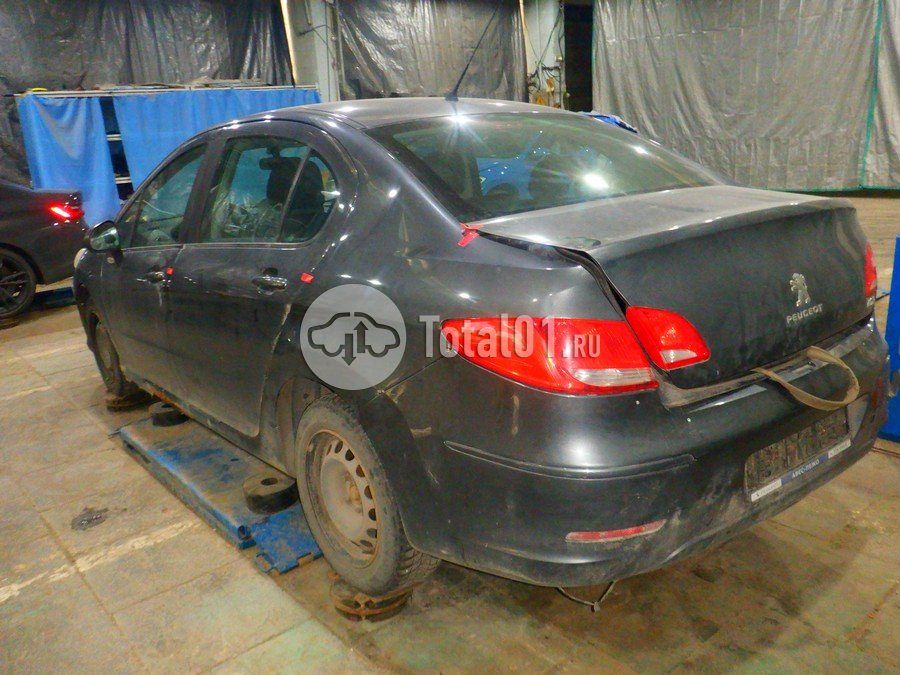 Фото Peugeot 408 16