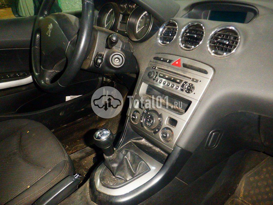 Фото Peugeot 408 28