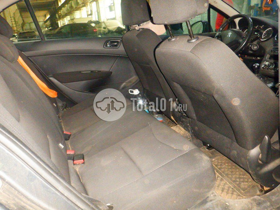 Фото Peugeot 408 36