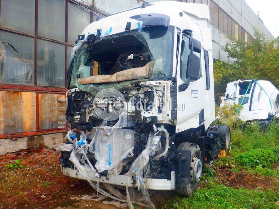 Фото Renault T-Series 4