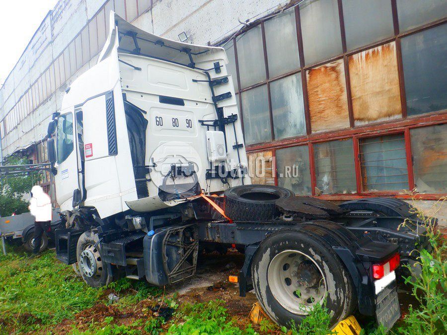Фото Renault T-Series 8