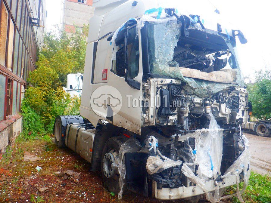 Фото Renault T-Series 10