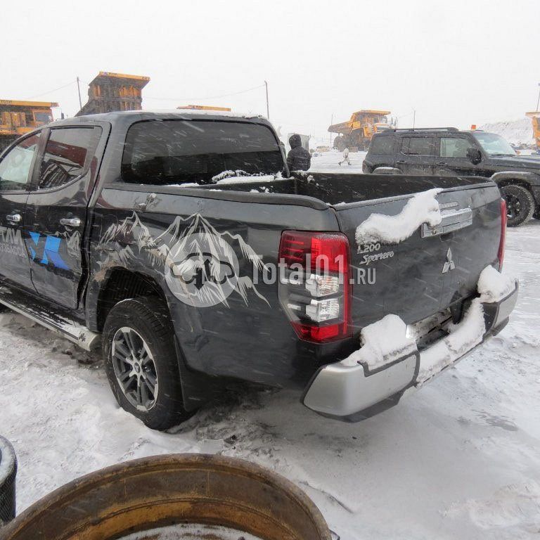 Фото Mitsubishi L200 14