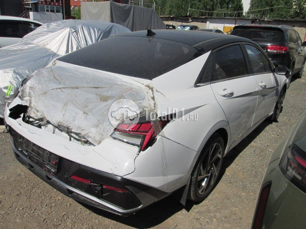 Фото Hyundai Elantra 8