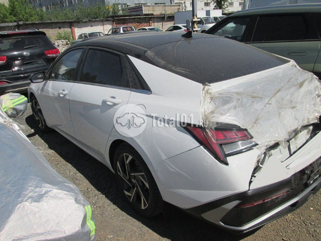 Фото Hyundai Elantra 12