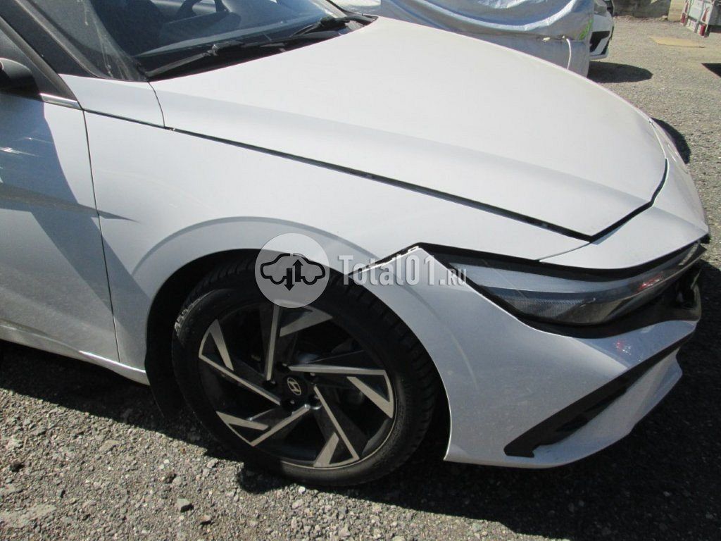Фото Hyundai Elantra 26