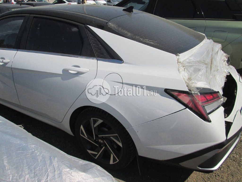Фото Hyundai Elantra 32
