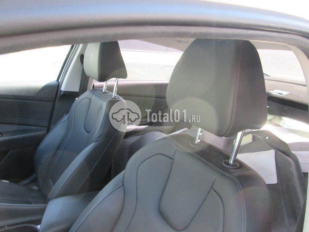 Фото Hyundai Elantra 46