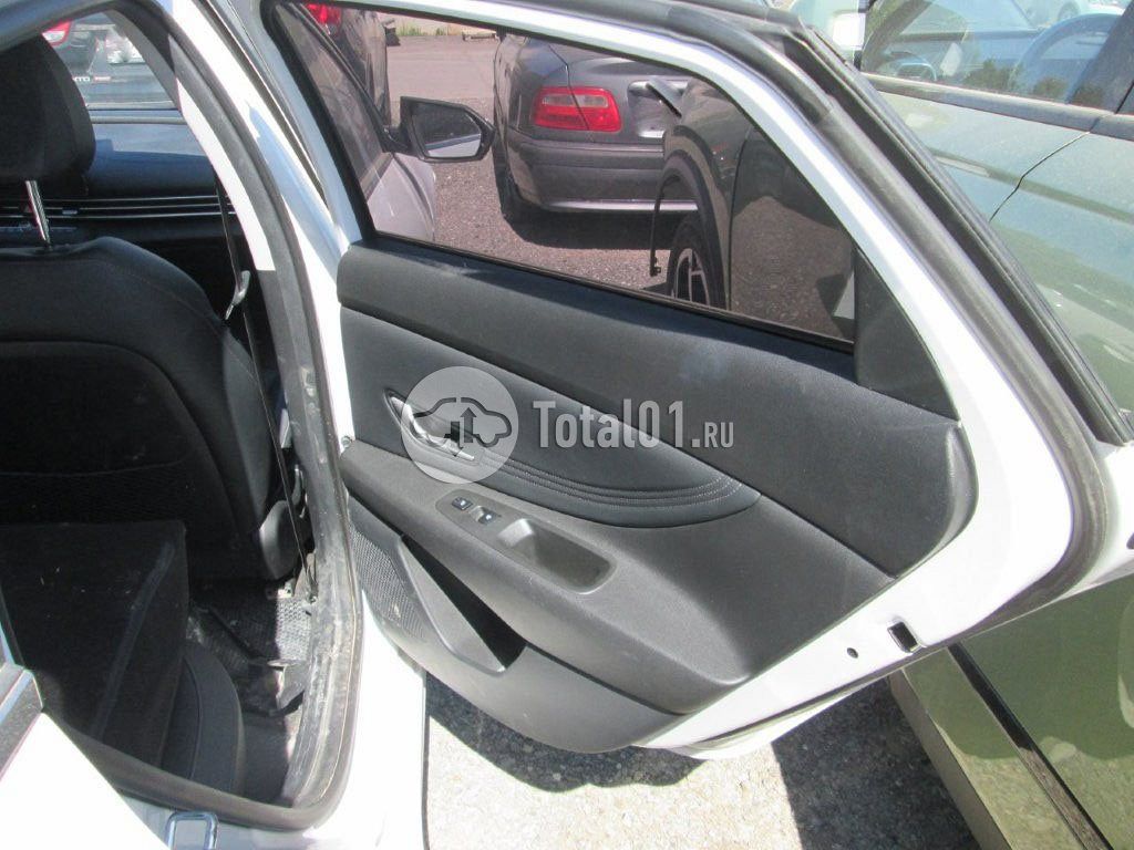 Фото Hyundai Elantra 80
