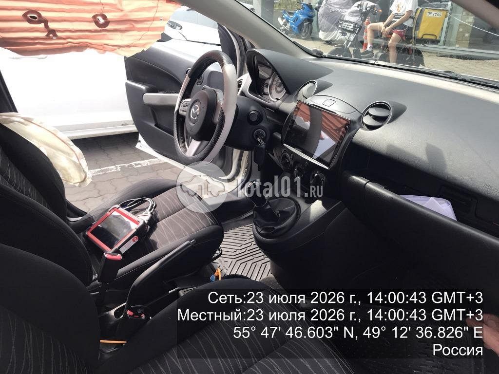 Фото Mazda 2 14