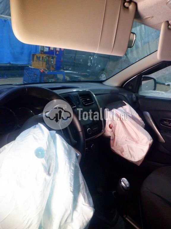 Фото Renault Logan 74