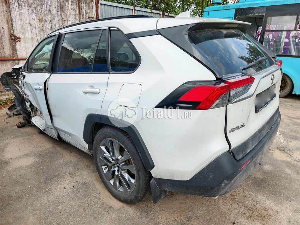 Фото Toyota RAV4 18