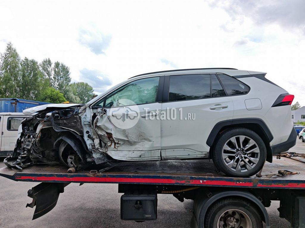 Фото Toyota RAV4 46