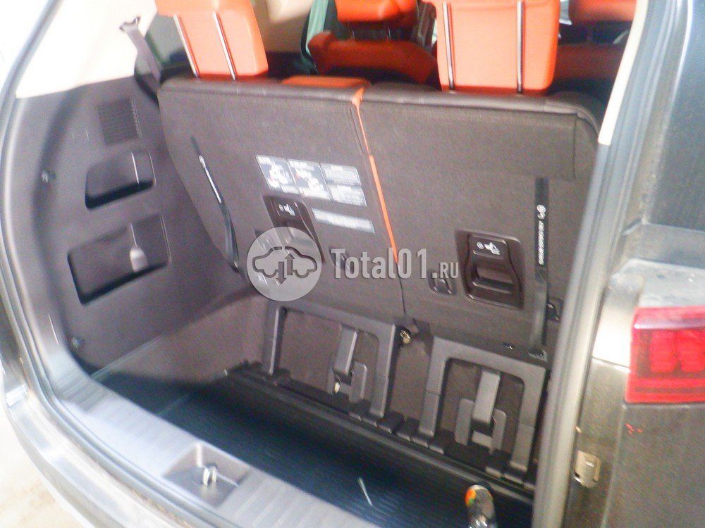 Фото KIA Carnival 78