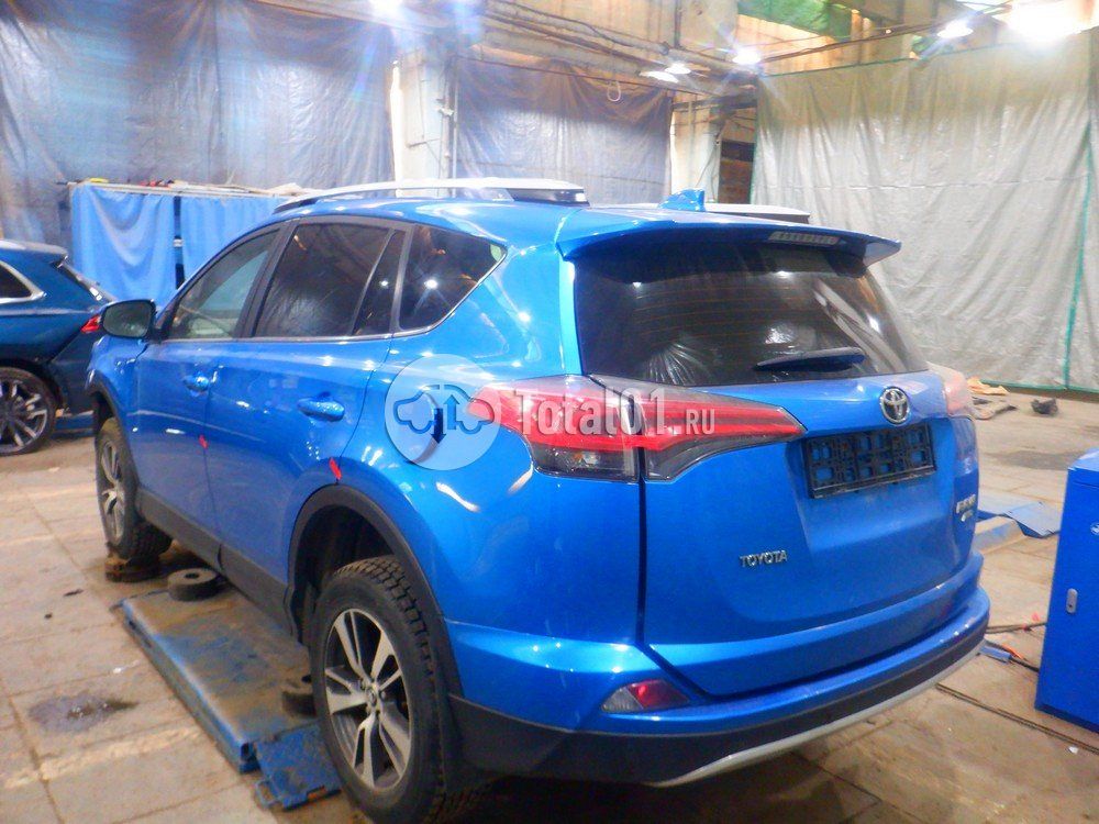 Фото Toyota RAV4 14
