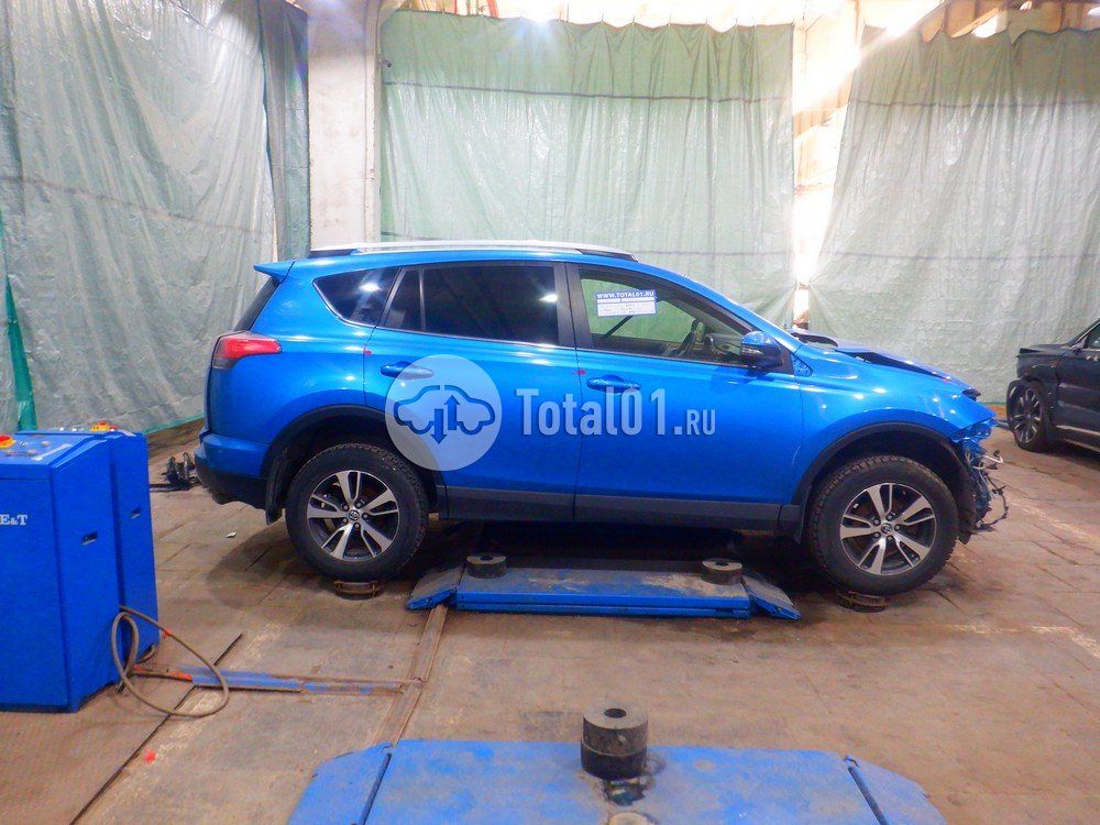 Фото Toyota RAV4 16