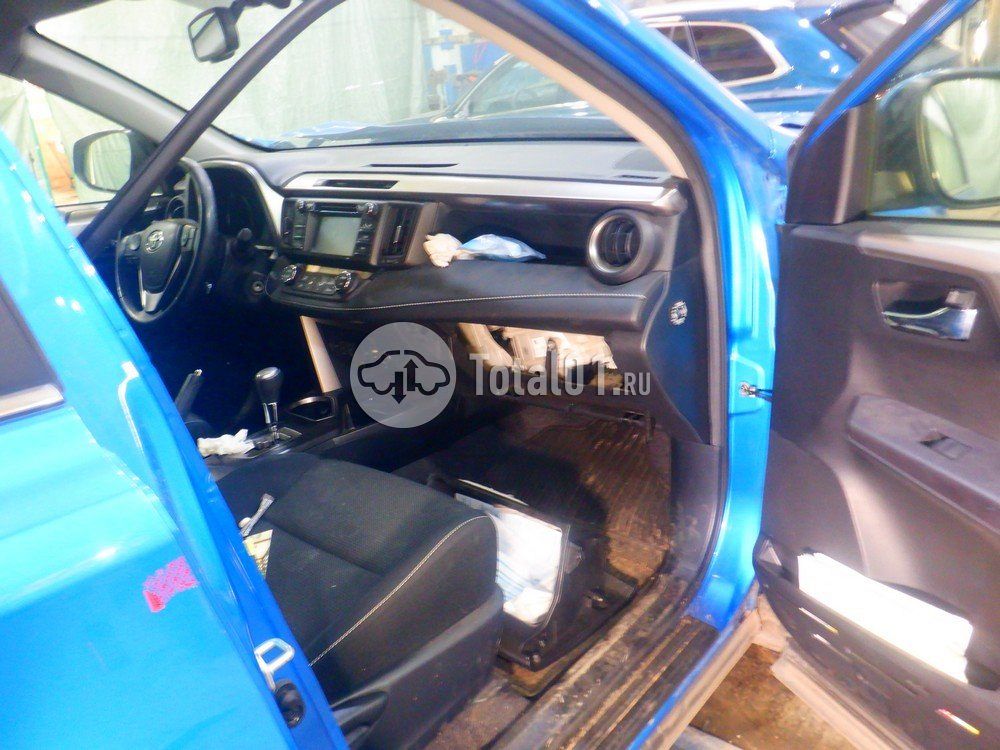 Фото Toyota RAV4 24