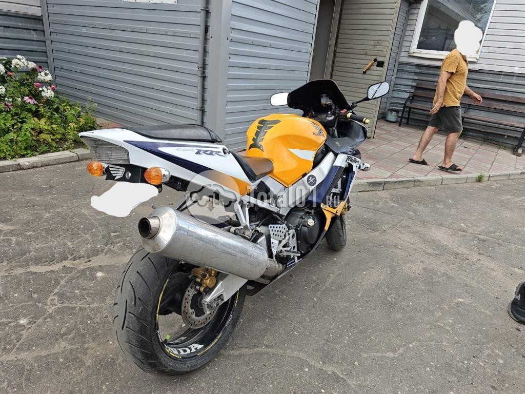 Фото Honda CBR900RR 6