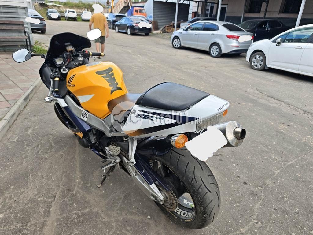 Фото Honda CBR900RR 8