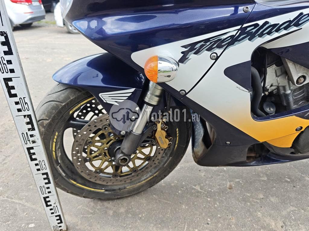 Фото Honda CBR900RR 10
