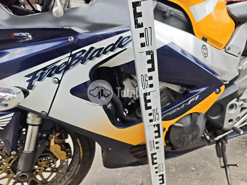 Фото Honda CBR900RR 12