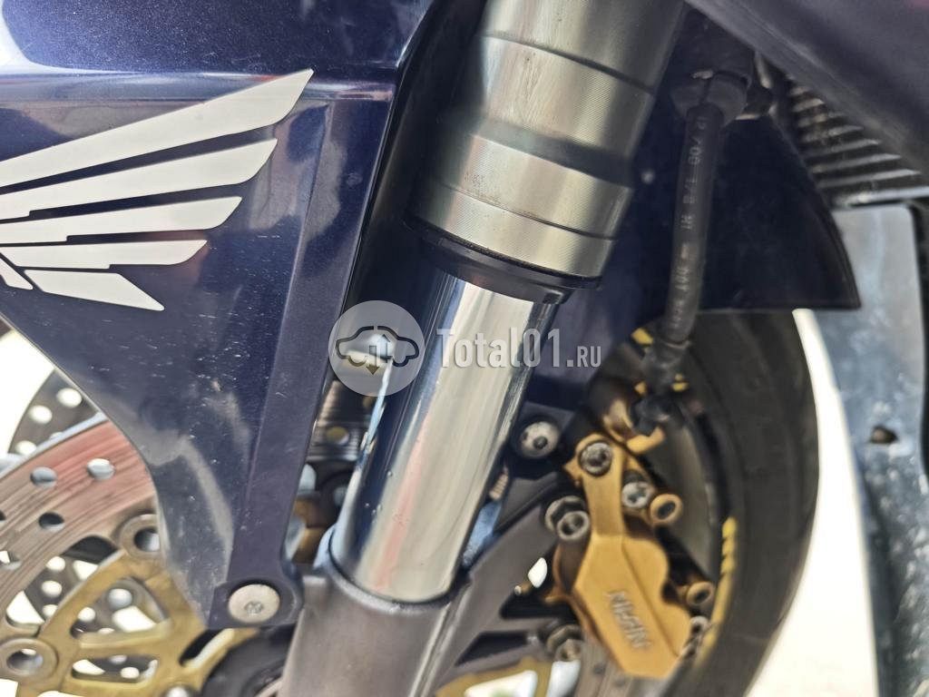 Фото Honda CBR900RR 16