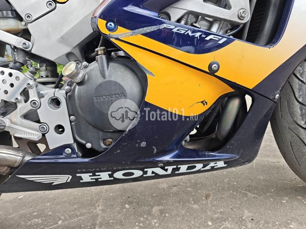 Фото Honda CBR900RR 24