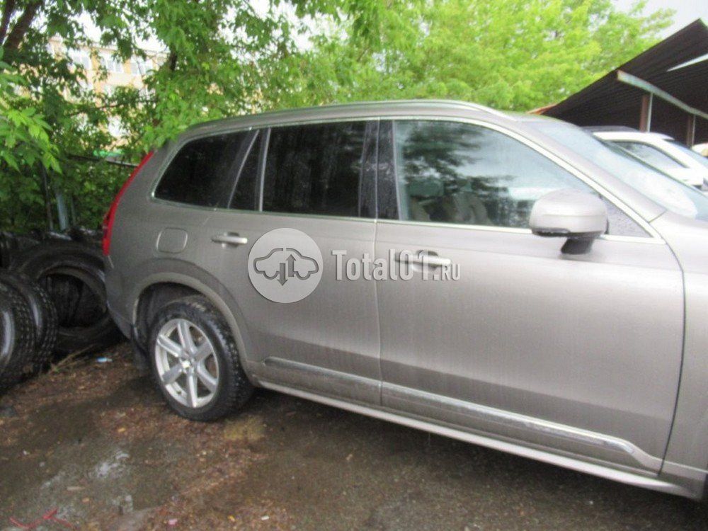 Фото Volvo XC90 44