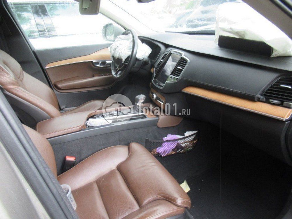 Фото Volvo XC90 52