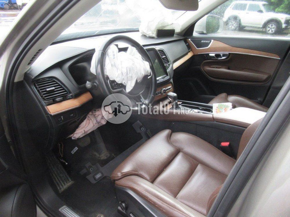 Фото Volvo XC90 58
