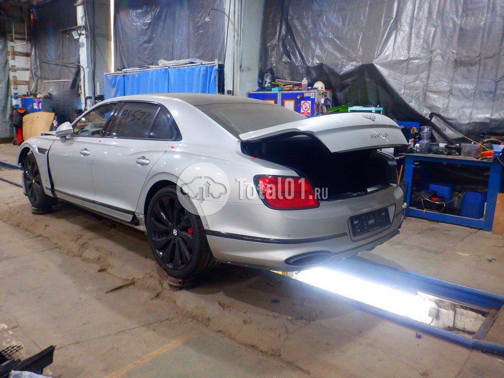 Фото Bentley Flying Spur 10