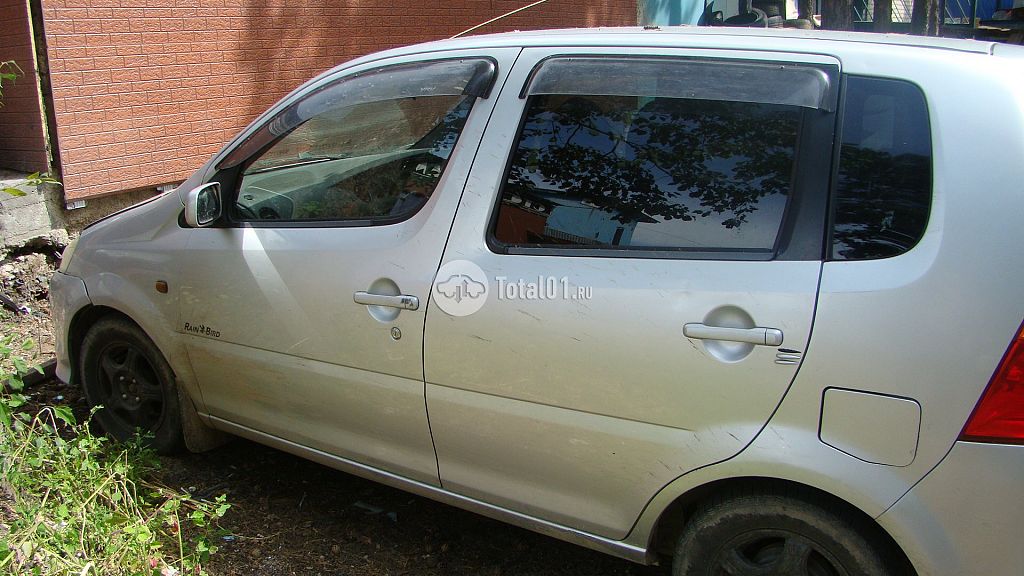 Фото Daihatsu YRV 4