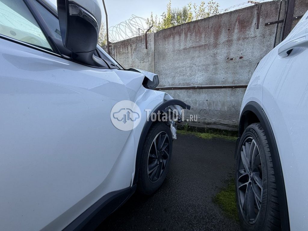 Фото Toyota C-HR 8