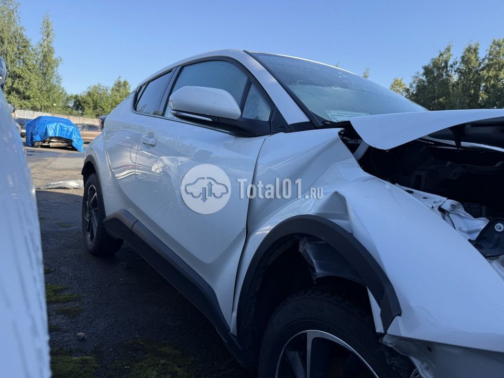Фото Toyota C-HR 10