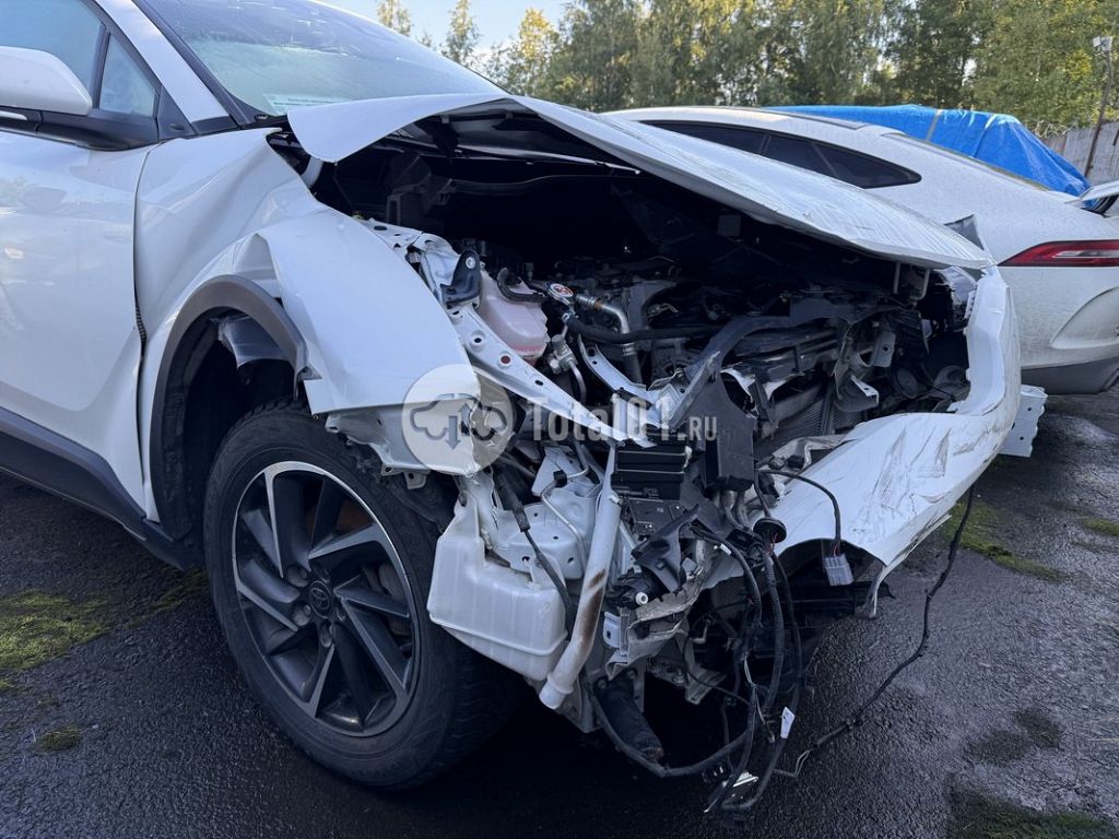 Фото Toyota C-HR 12