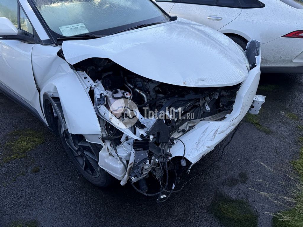 Фото Toyota C-HR 14