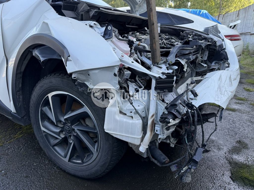 Фото Toyota C-HR 60