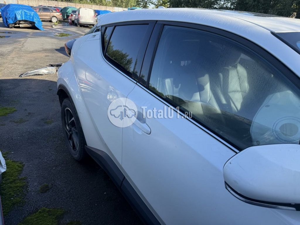 Фото Toyota C-HR 74