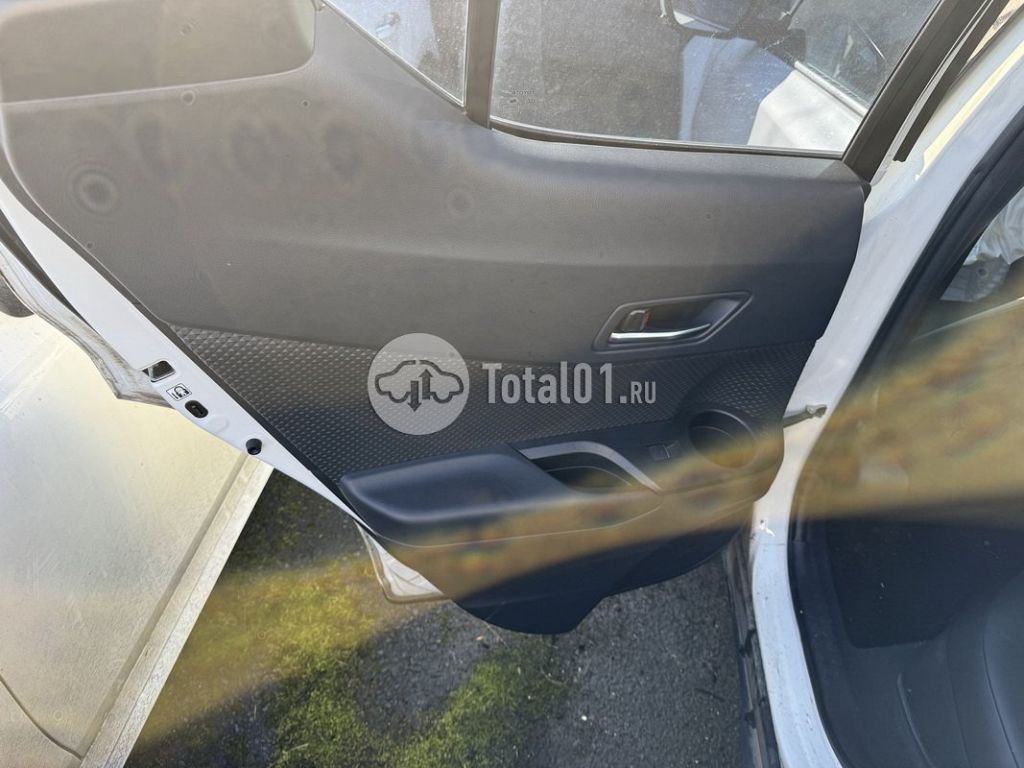 Фото Toyota C-HR 130