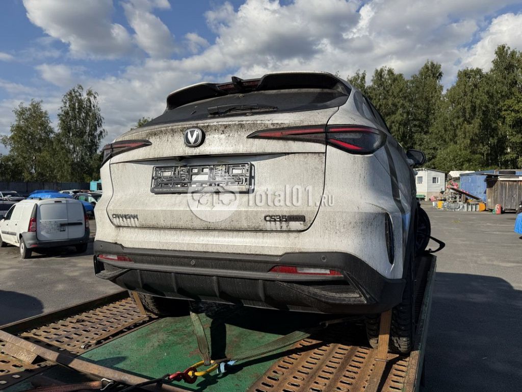 Фото Changan CS35 10