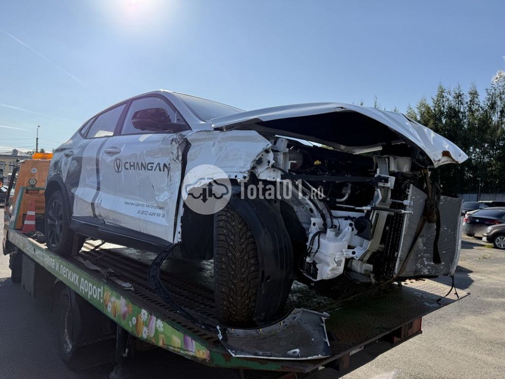 Фото Changan CS35 210